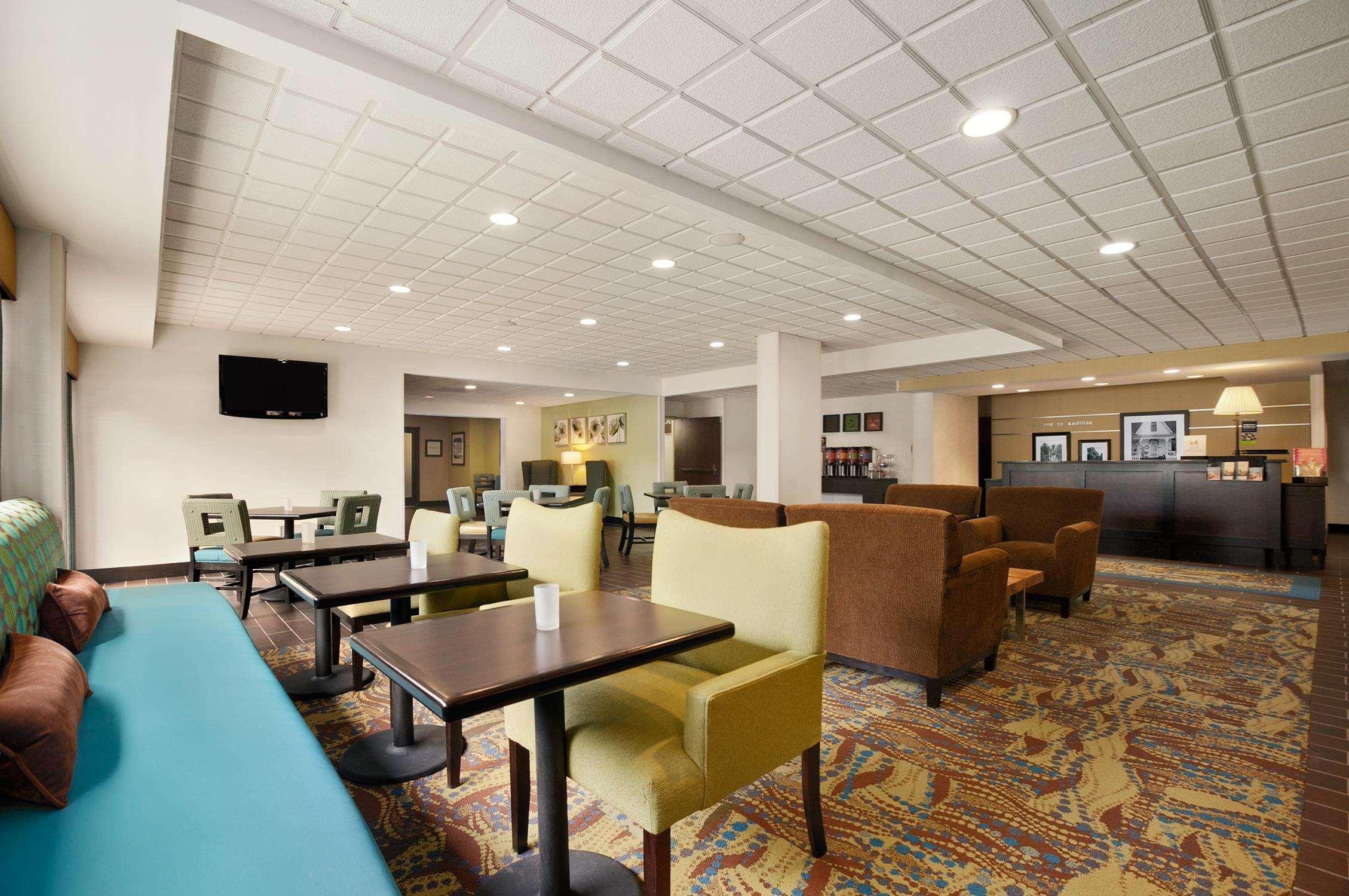 Hampton Inn Cadillac Exterior foto